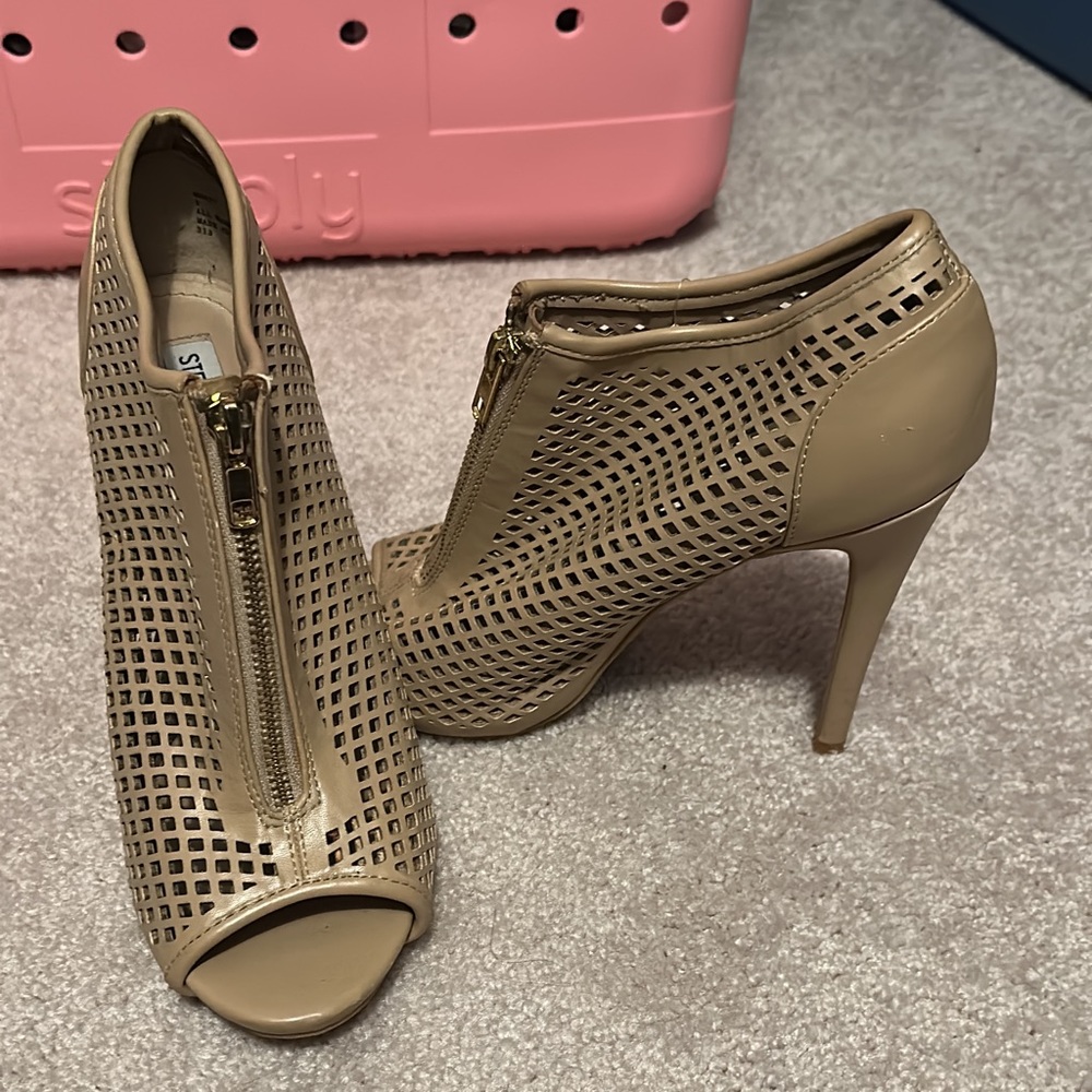 Steve Madden nude heels